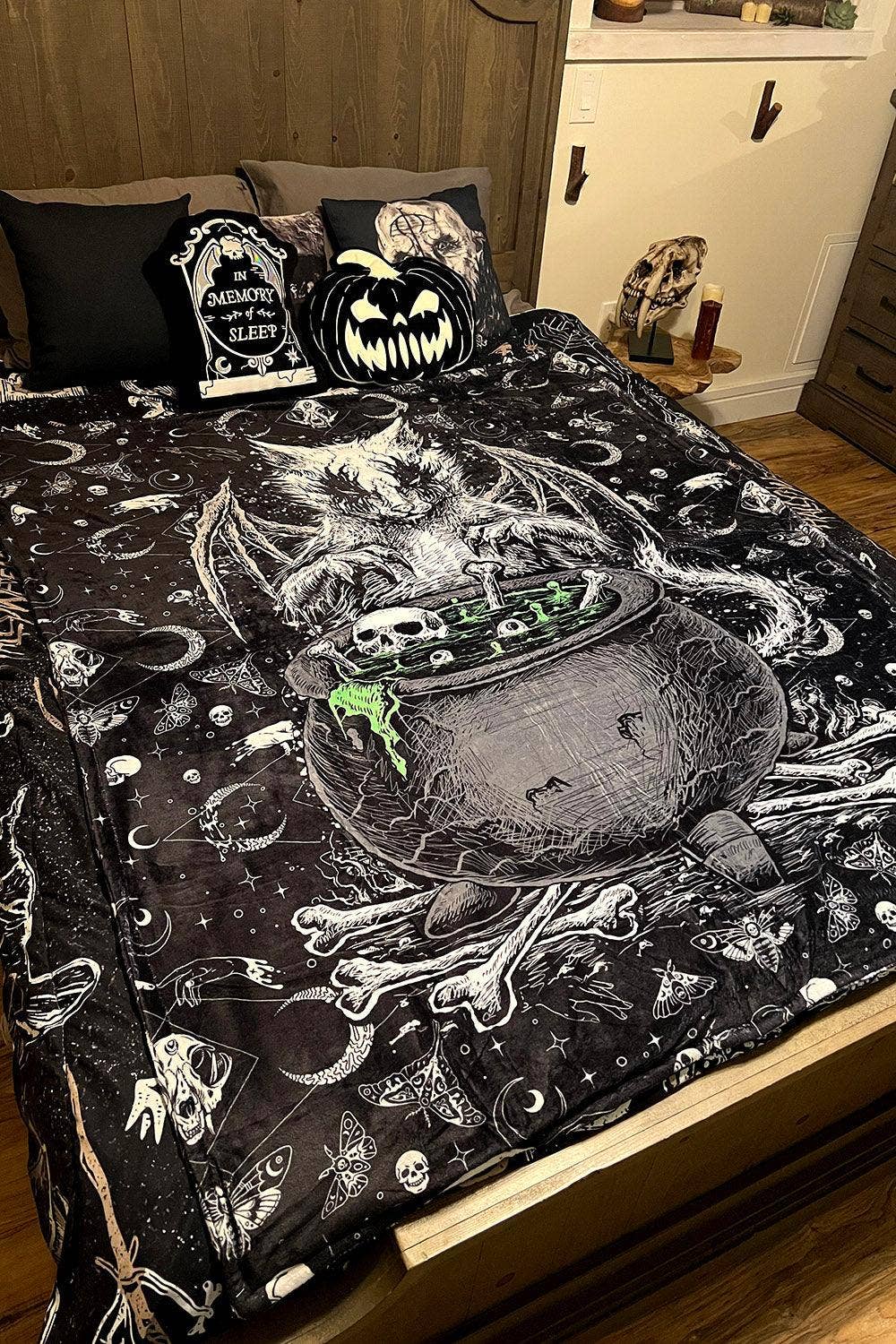 Conjuring Cat Throw Blanket