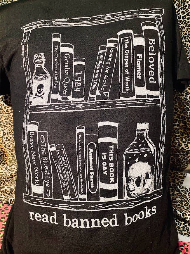 Read banned books tee.