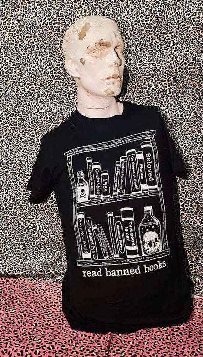 Read banned books tee.