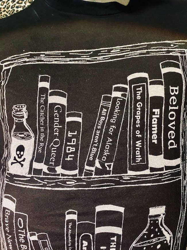 Read banned books tee.
