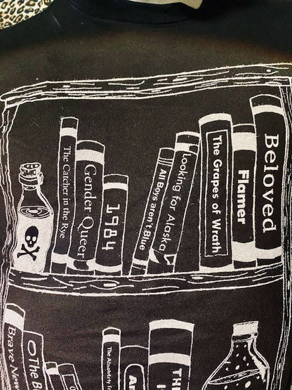 Read banned books tee.