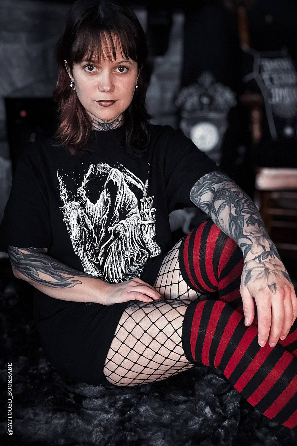 Fishnet Garter Thigh High Socks [Black/Red]