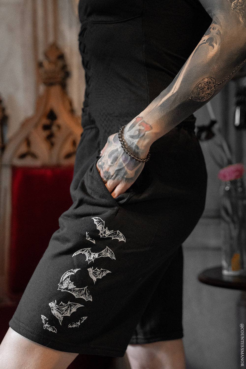 Vintage Bat Sweat Shorts [Unisex]