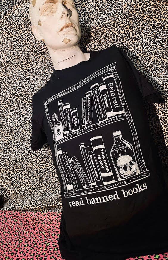 Read banned books tee.