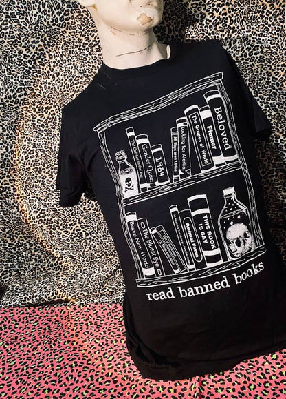 Read banned books tee.