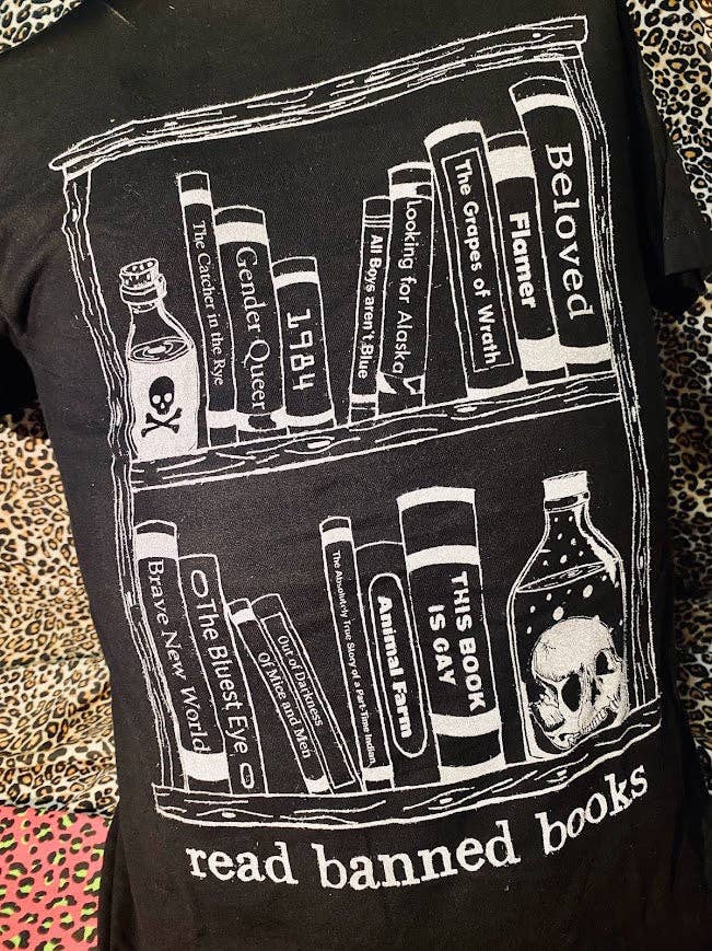 Read banned books tee.