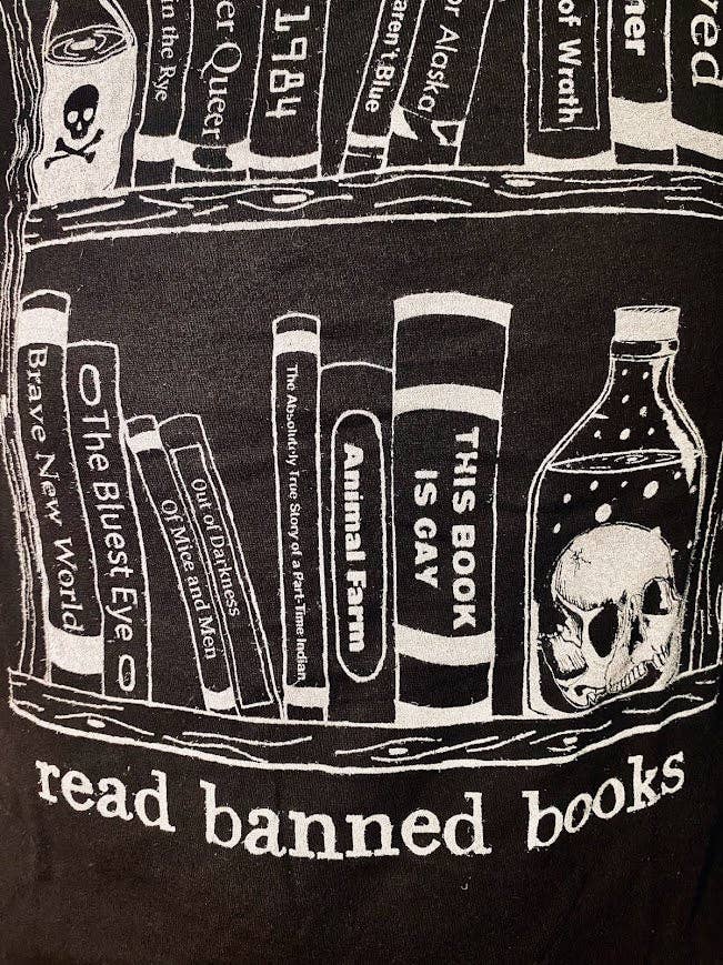 Read banned books tee.