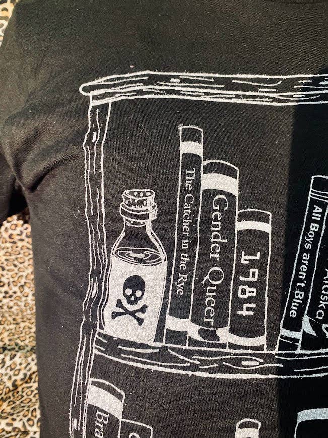 Read banned books tee.